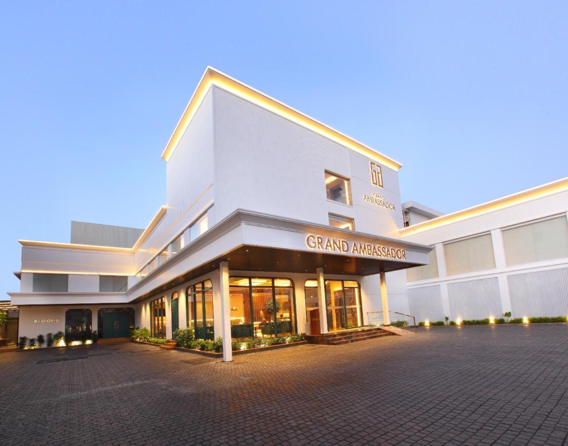 The Grand Ambassador Hotel Kottayam Ngoại thất bức ảnh