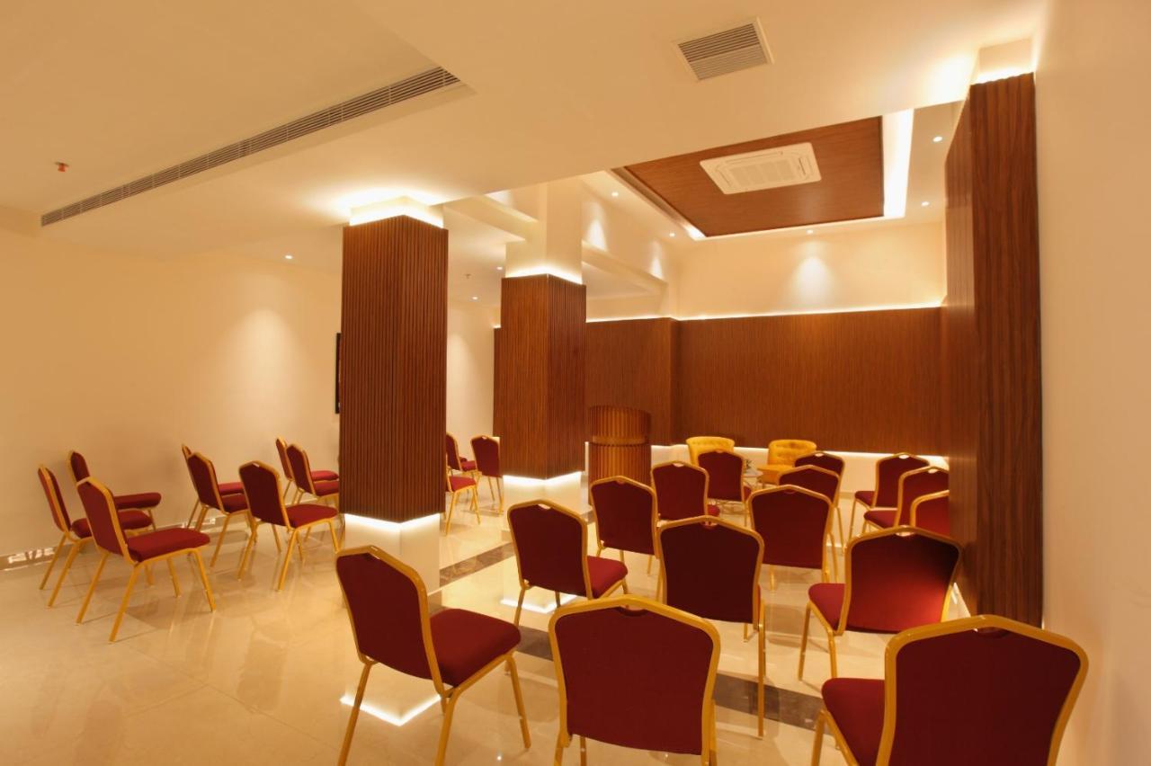 The Grand Ambassador Hotel Kottayam Ngoại thất bức ảnh